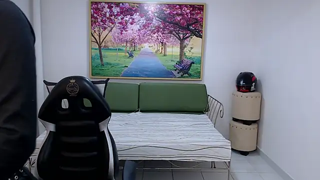 Adhara Kitten online show from September 2025 01:00:01 PM