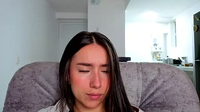 Adhara Kitten online show from April 2026 01:25:02 PM