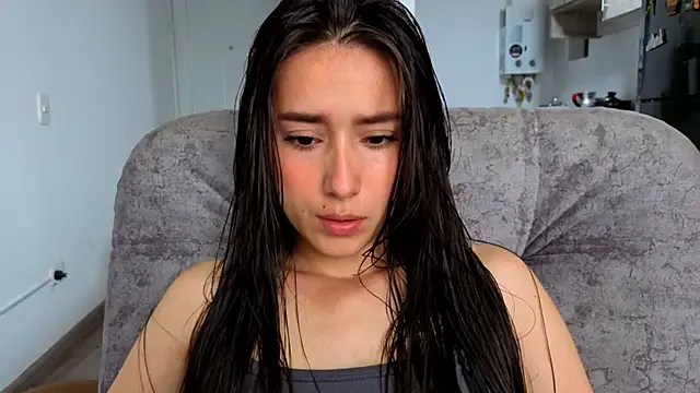 Adhara Kitten online show from May 2026 01:43:02 PM