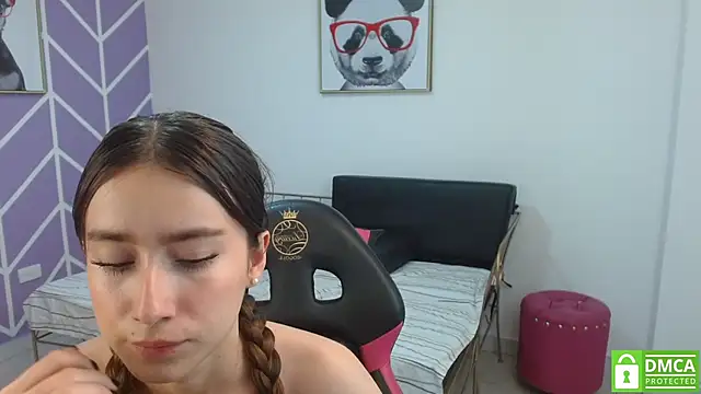 Adhara Kitten online show from October 2025 01:01:02 PM