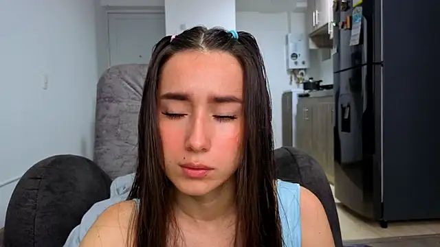 Adhara Kitten online show from May 2026 01:41:01 PM