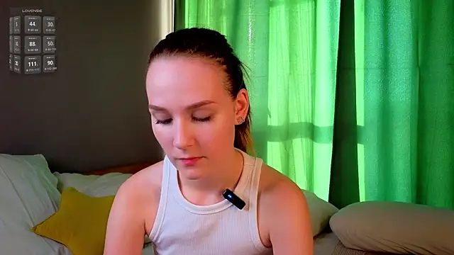 Snapshot of QueenieHathaway chatting on September 2025 01:23:02 AM QueenieHathaway online show from September 2025 01:23:02 AM