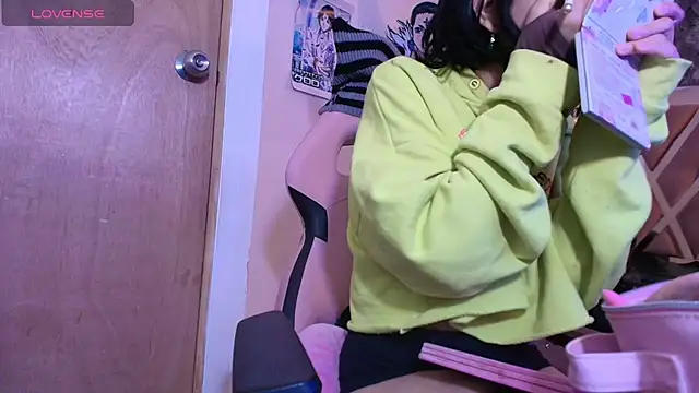 Terraelowen online show from November 2025 11:42:02 AM