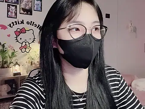 keelinnn19 online show from December 2025 06:58:02 PM