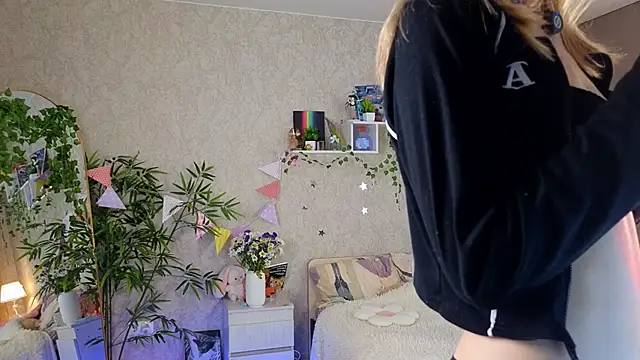 Snapshot of AnnyiBlue chatting on April 2026 11:25:01 AM AnnyiBlue online show from April 2026 11:25:01 AM