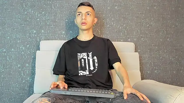 Snapshot of NickandAbby_ chatting on September 2025 03:00:02 AM NickandAbby online show from September 2025 03:00:02 AM