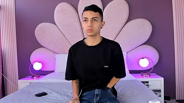 Snapshot of NickandAbby_ chatting on November 2025 11:47:01 AM NickandAbby online show from November 2025 11:47:01 AM