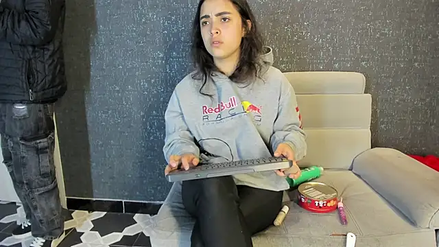 NickandAbby  online show from December 2025 12:07:02 PM