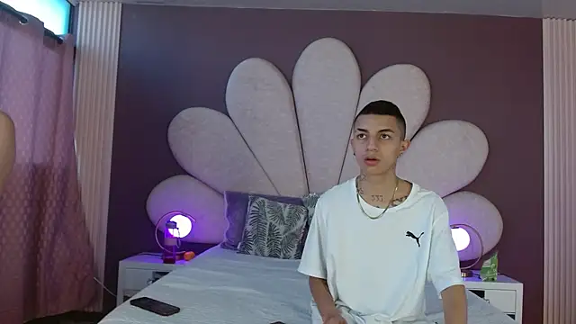 Snapshot of NickandAbby_ chatting on September 2025 12:48:01 PM NickandAbby online show from September 2025 12:48:01 PM