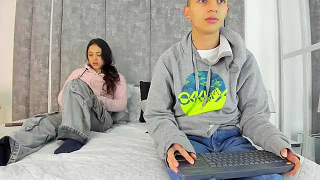 Snapshot of NickandAbby_ chatting on October 2025 11:33:01 AM NickandAbby online show from October 2025 11:33:01 AM