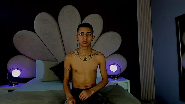 Snapshot of NickandAbby_ chatting on November 2025 02:11:01 PM NickandAbby online show from November 2025 02:11:01 PM