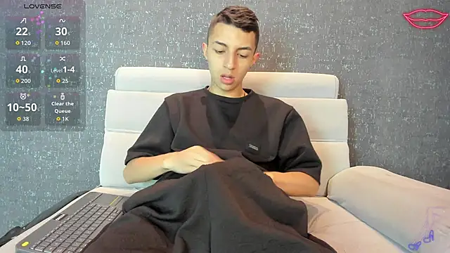 Snapshot of NickandAbby_ chatting on October 2025 11:22:01 AM NickandAbby online show from October 2025 11:22:01 AM