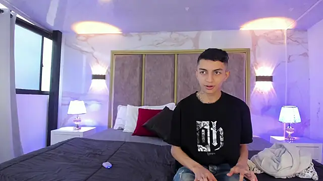 NickandAbby  online show from April 2026 07:15:02 PM