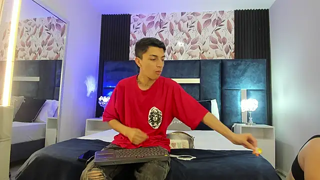 NickandAbby  online show from January 2026 07:12:01 PM