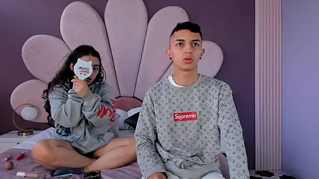 Snapshot of NickandAbby_ chatting on October 2025 11:42:02 AM NickandAbby online show from October 2025 11:42:02 AM