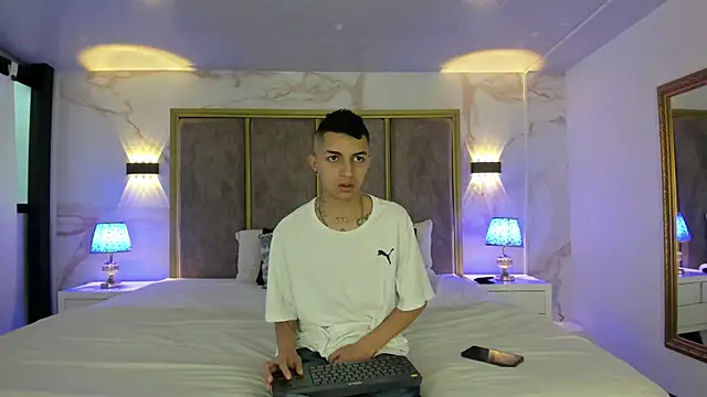 Snapshot of NickandAbby_ chatting on October 2025 12:28:02 PM NickandAbby online show from October 2025 12:28:02 PM