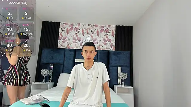 Snapshot of NickandAbby_ chatting on September 2025 11:34:01 AM NickandAbby online show from September 2025 11:34:01 AM