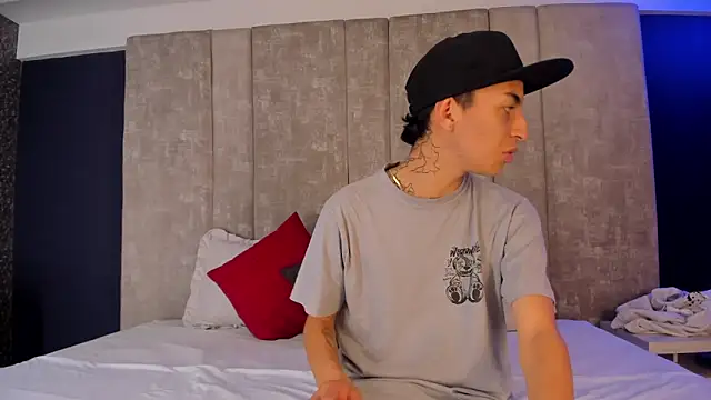 NickandAbby  online show from March 2026 07:05:02 PM