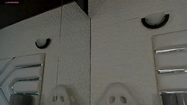 Snapshot of TatiLee chatting on February 2026 06:09:02 PM TatiLee online show from February 2026 06:09:02 PM