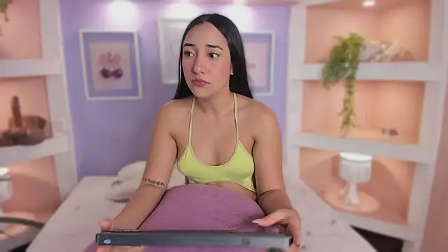 IsabellaaHill  online show from March 2026 12:23:01 PM