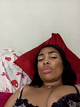SEXYMOANSXX online show from April 2026 05:50:01 PM
