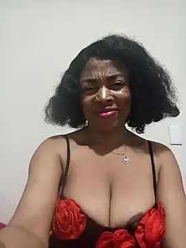 Snapshot of SEXYMOANSXX chatting on November 2025 05:06:01 PM SEXYMOANSXX online show from November 2025 05:06:01 PM