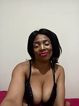 Snapshot of SEXYMOANSXX chatting on November 2025 03:45:01 PM SEXYMOANSXX online show from November 2025 03:45:01 PM