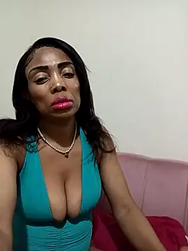 Snapshot of SEXYMOANSXX chatting on October 2025 01:05:01 AM SEXYMOANSXX online show from October 2025 01:05:01 AM