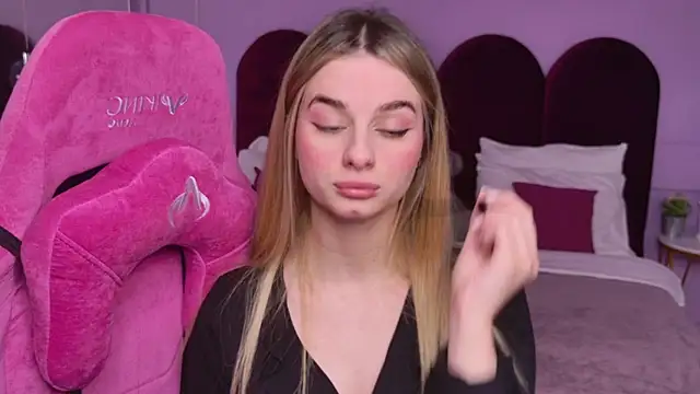 SweetyLicky online show from November 2025 04:08:01 PM