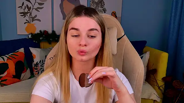 Snapshot of SweetyLicky chatting on December 2025 03:36:02 PM SweetyLicky online show from December 2025 03:36:02 PM