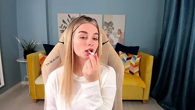 SweetyLicky online show from October 2025 04:10:02 PM