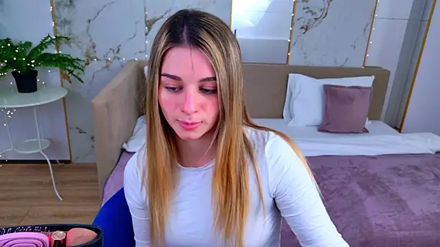 SweetyLicky online show from April 2026 04:08:02 PM