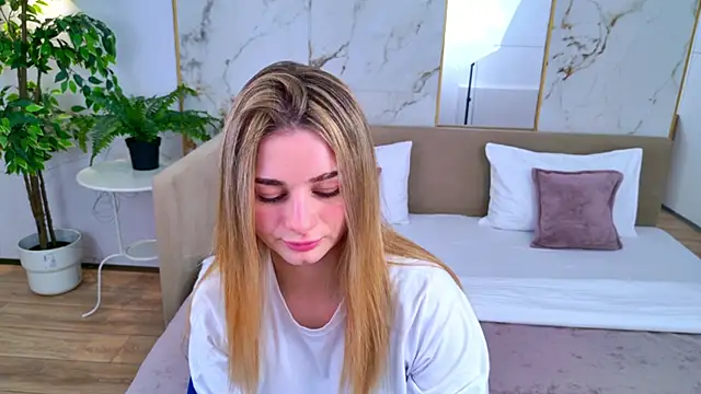 SweetyLicky online show from March 2026 04:00:01 PM