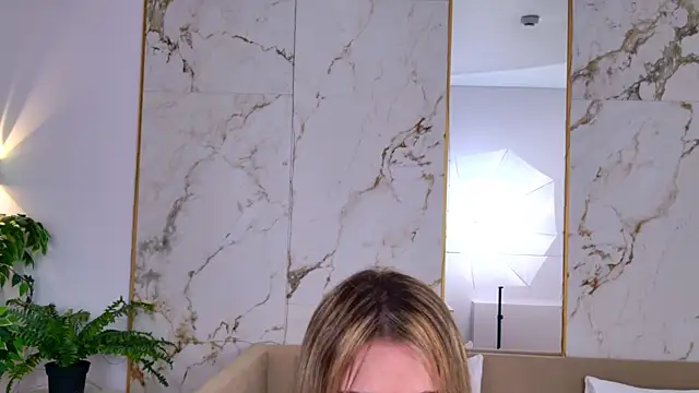 SweetyLicky online show from April 2026 03:30:01 PM