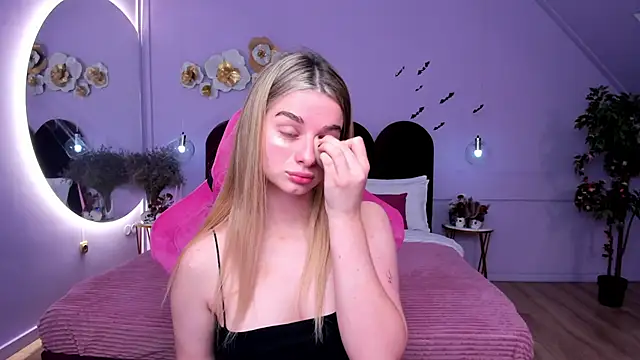 SweetyLicky online show from October 2025 04:17:02 PM