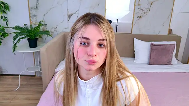 SweetyLicky online show from May 2026 02:42:02 PM