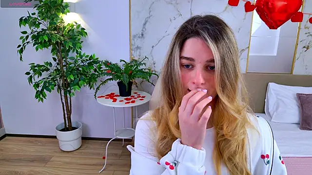 Snapshot of SweetyLicky chatting on February 2026 04:07:01 PM SweetyLicky online show from February 2026 04:07:01 PM