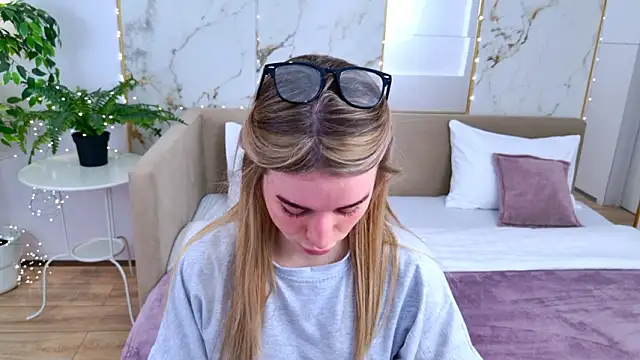 Snapshot of SweetyLicky chatting on February 2026 03:56:01 PM SweetyLicky online show from February 2026 03:56:01 PM