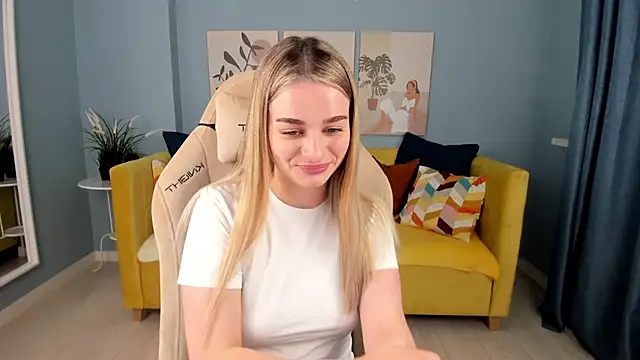 SweetyLicky online show from October 2025 04:15:02 PM