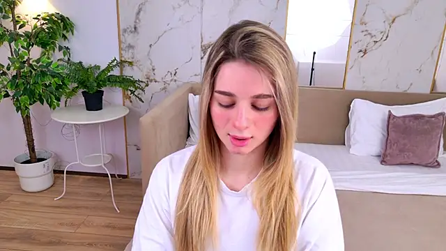 SweetyLicky online show from April 2026 04:08:02 PM