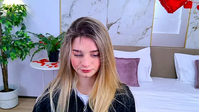 Snapshot of SweetyLicky chatting on February 2026 04:18:01 PM SweetyLicky online show from February 2026 04:18:01 PM