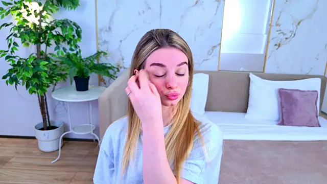 SweetyLicky online show from March 2026 04:19:02 PM