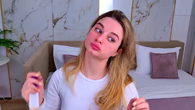 SweetyLicky online show from April 2026 04:09:01 PM