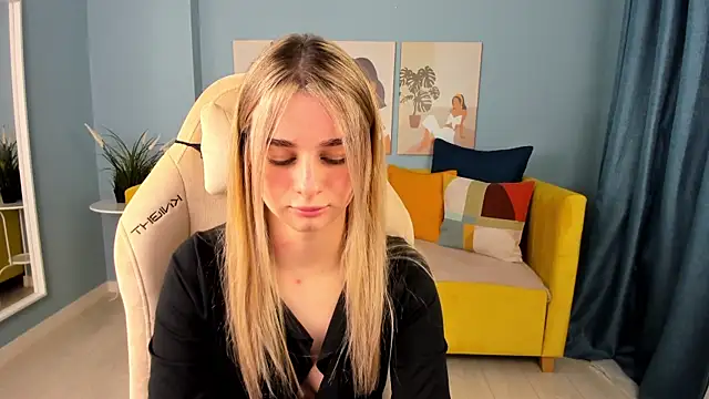 SweetyLicky online show from October 2025 04:50:01 PM