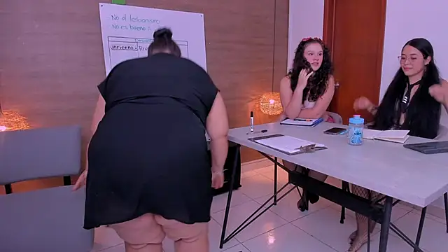 salem cute online show from November 2025 02:15:02 AM