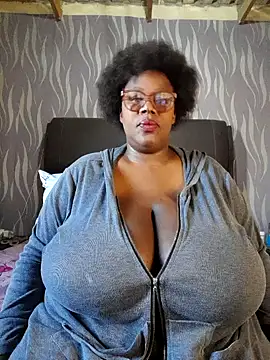 Snapshot of BoobsQueen46K chatting on June 2026 01:52:01 PM BoobsQueen46K online show from June 2026 01:52:01 PM