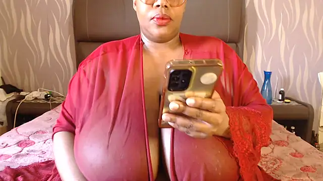 Snapshot of BoobsQueen46K chatting on July 2026 09:28:01 AM BoobsQueen46K online show from July 2026 09:28:01 AM
