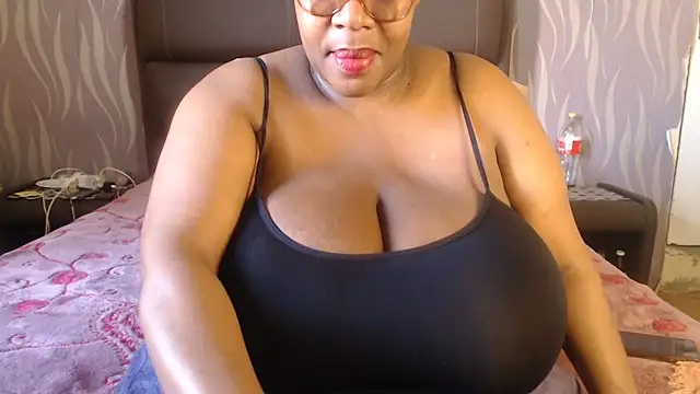 Snapshot of BoobsQueen46K chatting on July 2026 01:29:02 PM BoobsQueen46K online show from July 2026 01:29:02 PM