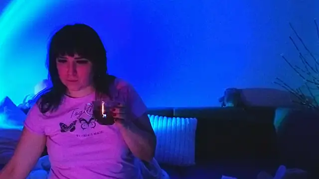 Bella Hillss online show from February 2026 08:30:02 PM