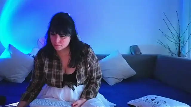 Bella Hillss online show from February 2026 12:27:01 PM